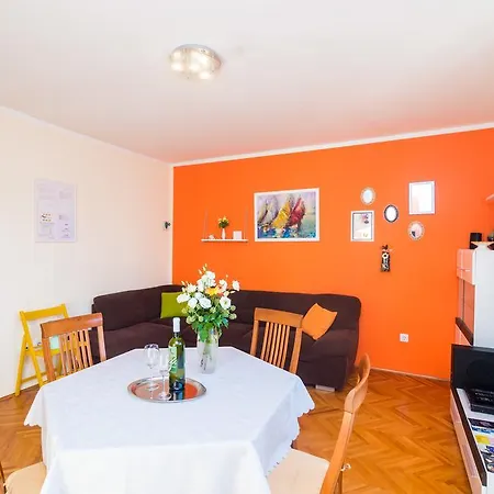 Ruby Apartment *