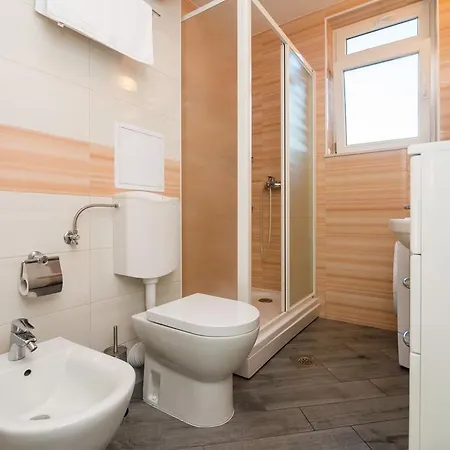 Ruby Apartment *